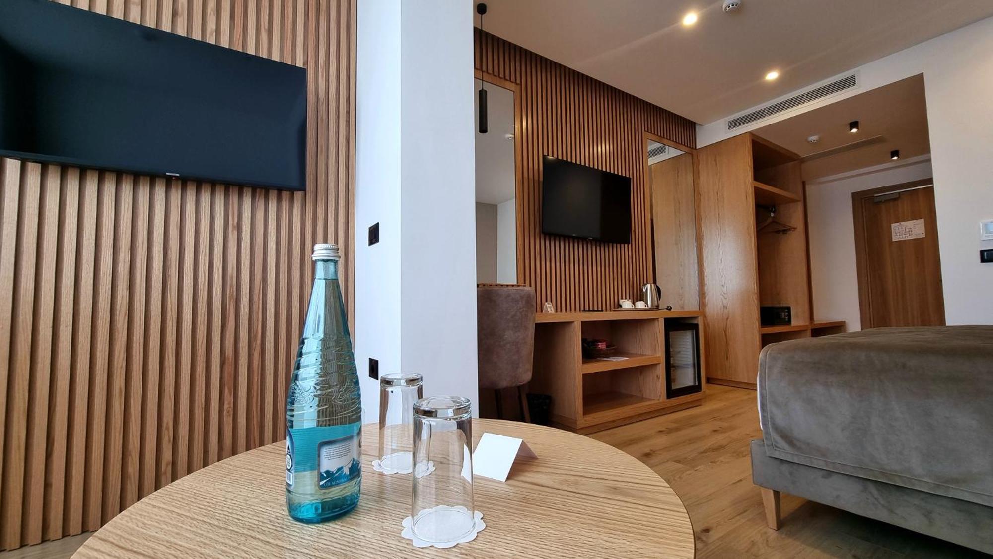Sibb Hotel Tiranë Eksteriør bilde