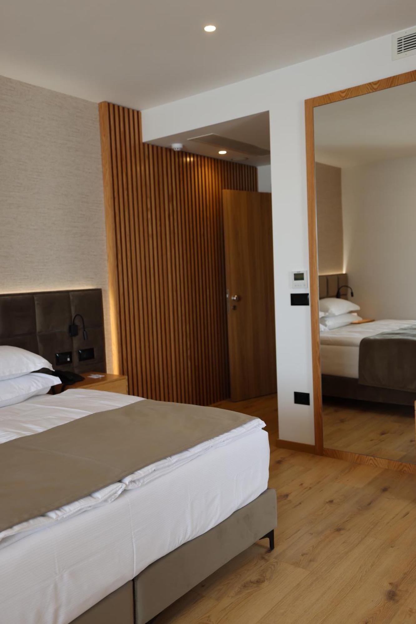 Sibb Hotel Tiranë Eksteriør bilde